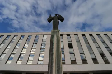 Ukrao mu novčanik, pa ga ubo nožem u prsa