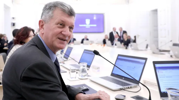 Kujundžić razgovarao s Plenkovićem: 'Nismo o ostavci. Pi&scaron;e u kartici tko mi je posudio novac'