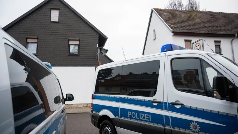 Navodno je najmanje &scaron;estero mrtvih, policija provodi veliku akciju