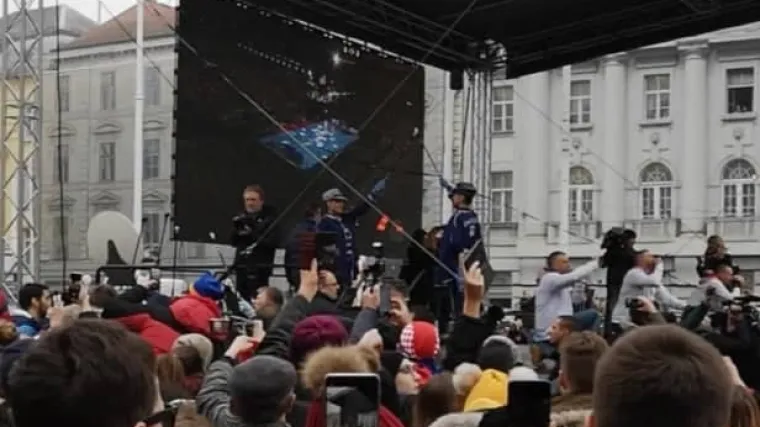 10 tisuća ljudi dočekalo srebrne Kauboje: Pogledajte kako je izgledala atmosfera na Trgu