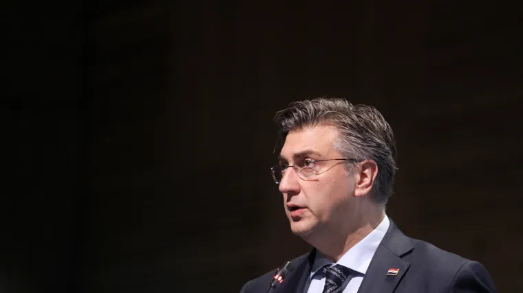 Zamjenika traži u redovima desnice, među onima koji su bili u ratu