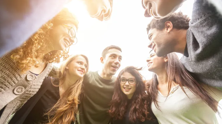 Većina mladih u Hrvatskoj jo&scaron; živi s roditeljima, politika ih ne zanima, a brinu ih siroma&scaron;tvo i terorizam