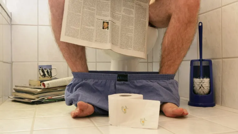 Za&scaron;to mu&scaron;karci provode toliko vremena u WC-u?