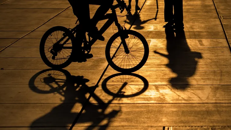 Navodno mu je pozlilo dok se vozio nogostupom, pa je izgubio ravnotežu i pao