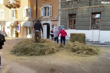 Instalacija "Stog sijena" Ivana Kožarića - drugi put!