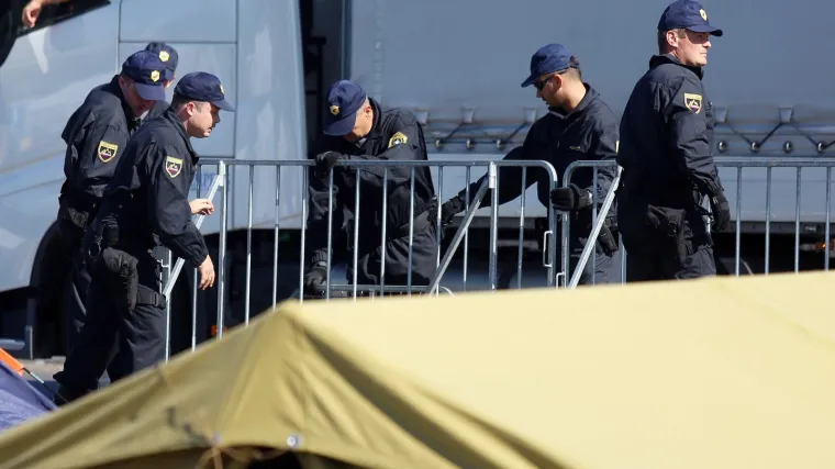 Zbog neispunjenog vladinog dogovora: Slovenski policajci &scaron;trajkat će na Macelju i Bregani