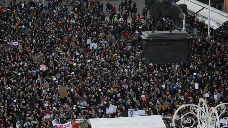 Najmasovniji prosvjed protiv Milana Bandića, vi&scaron;e od 10.000 ljudi na Trgu: 'Dosta je! Zatvor!'