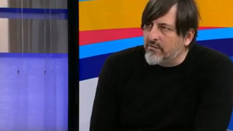 'Od njih dvojice su svi bježali, možda da igramo s maskama'