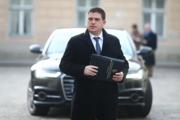 'Borim se k'o i svaki drugi privatnik i prelijevam iz šupljeg u prazno'