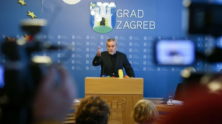 Bandić: 'Mene mogu smijeniti samo građani! Oporba? To je ubod komarca za mene'