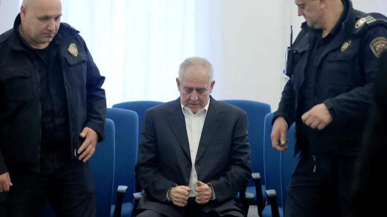 Sanader opet nije iznio obranu jer njegovi odvjetnici nisu do&scaron;li na sud. Kažnjeni su s po 10.000 kn