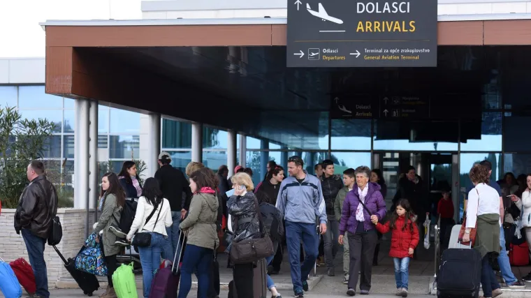 Njemački avion sa 143 putnika sletio u Zadar umjesto u Split?! Pilot nikome nije rekao za&scaron;to