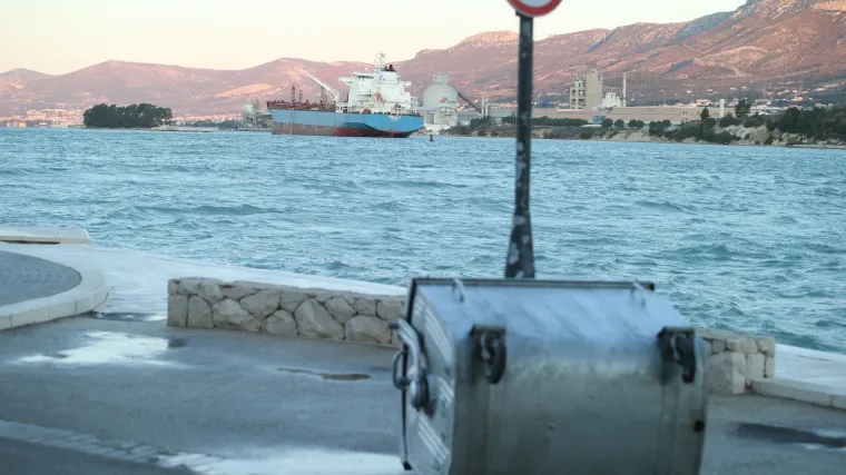 Potpuni kaos, odmori&scaron;ta zakrčena, nasukao se i tanker! 'Ovo se događa iznimno rijetko'