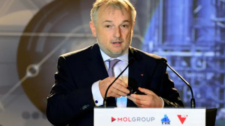 Traži da se ukine opoziv istražnog zatvora direktoru MOL-a Zsoltu Hernadiju