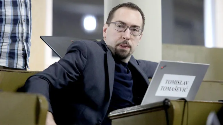 'To je besramna politička korupcija'