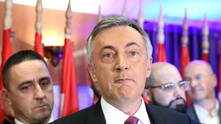 'Dignut će se sokolova jato...'