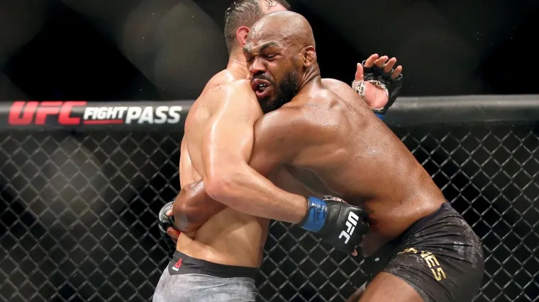 Jones jedva obranio naslov i stigao do nevjerojatnog postignuća, Amerikanac ispisao povijest UFC-a