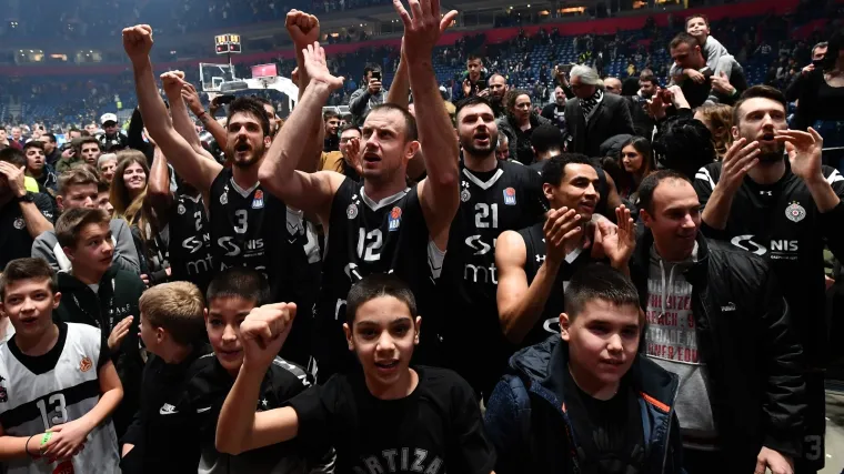 Na utakmici ko&scaron;arka&scaron;a Partizana i Budućnosti bilo je najvi&scaron;e navijača otkad to natjecanje postoji