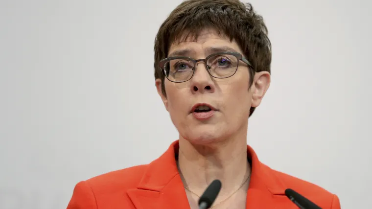 Predsjednica njemačkog CDU-a iznenada najavila povlačenje s funkcije zbog unutarstranačkih kritika