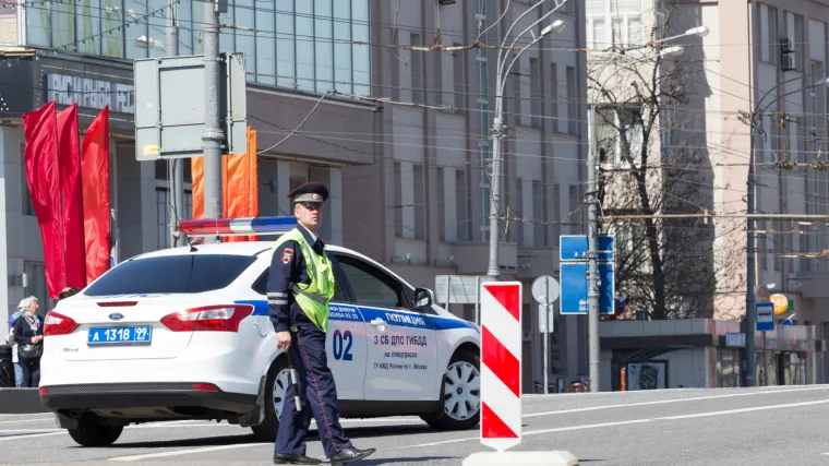 Policija uhitila vozača s 2000 prekr&scaron;aja: Nije htio izaći, morali su razbiti prozor skupog vozila