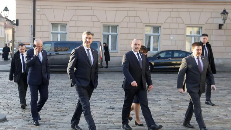 Anu&scaron;ić o ratu u HDZ-u: 'Kampanja je započela žestoko, ali spustit će se lopta na zemlju '