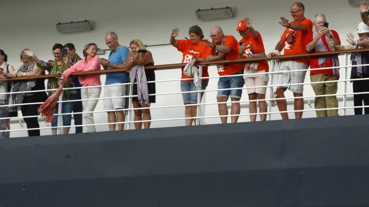 Putnici s kruzera iskrcani u Kambodži: Svi putnici negativni na koronavirus, mogu ići kući