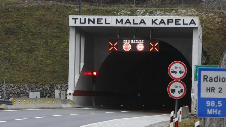 Poginuo vozač automobila, udario je u betonski zid: 'Sve do vozačevog mjesta je smrskano'