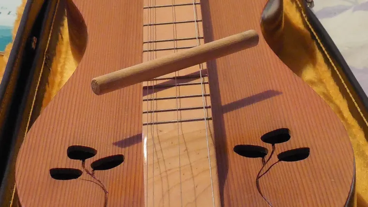 Hurdy gurdy instrument - Poznajete li ovaj instrument?