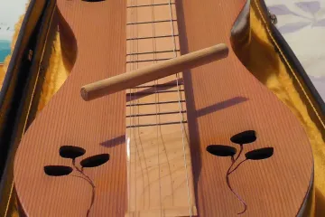 Hurdy gurdy instrument - Poznajete li ovaj instrument?