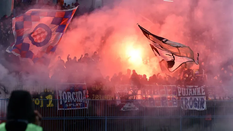 Pogledajte kakvu su poruku izvjesili na koreografiji. A ne&scaron;to su pripremili i HNS-u