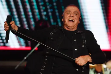 Aki Rahimovski dobio dijete u 65. godini s 27 godina mlađom