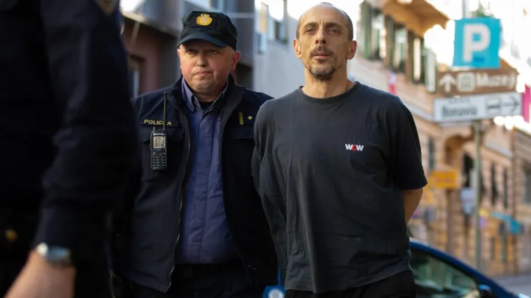 Cure novi detalji o ubojici s Lo&scaron;inja! Susjedi ga vidjeli kako o&scaron;tri nož: 'Bio je susjed iz pakla!'