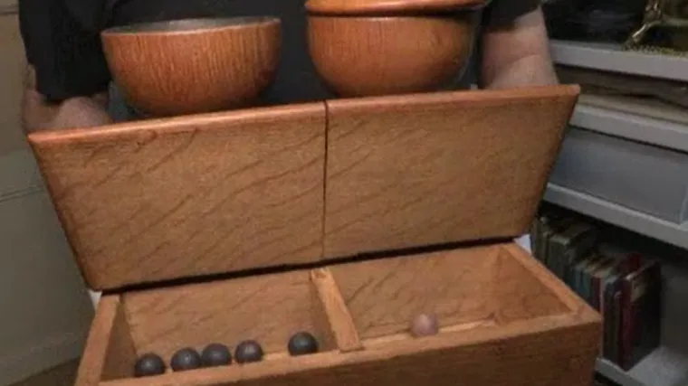 EKSKLUZIVNO RTL snimio najveću zbirku masonskih predmeta: 'Ovdje se nalaze crne i bijele kuglice...'