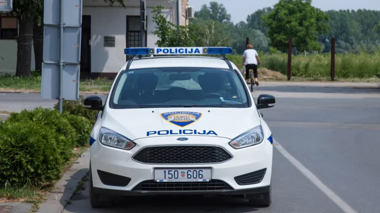 Tragedija u Vinkovcima: Policija prona&scaron;la tijelo mladića u dvori&scaron;tu napu&scaron;tene kuće