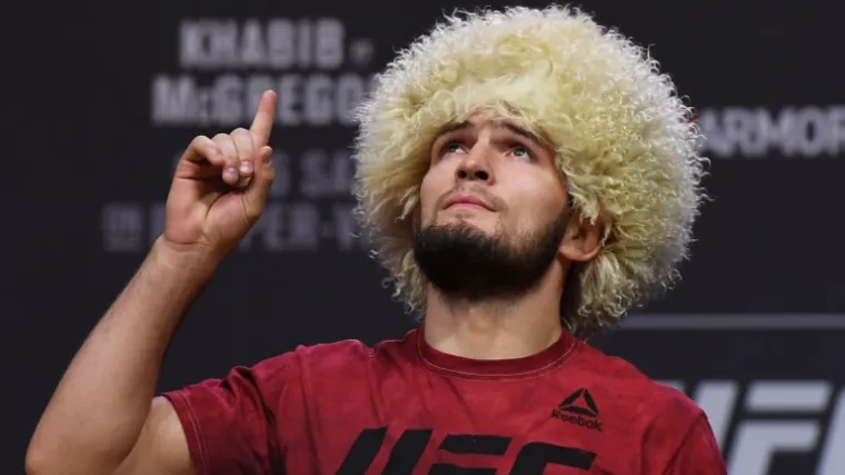 Slavni Khabib obukao je majicu s njihovom zastavom