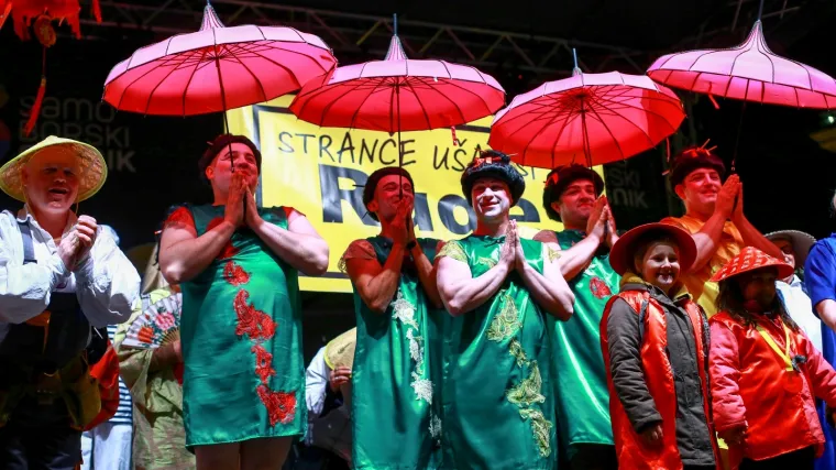 Luda zabava u Samoboru, glavna tema fa&scaron;nika zabava u Samoboru: 'Od bedaka do superjunaka'