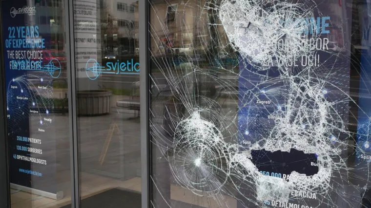 Vandalizirana klinika oftamologa i masona Gabrića: 'Čuvar se prepao dok je on lupao pepeljarom'