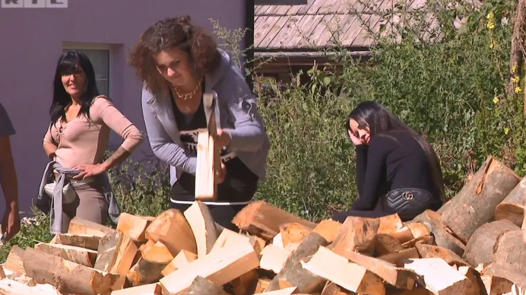 Djevojkama nikako nije jasno za&scaron;to ba&scaron; one moraju čistiti svinjac i hraniti krave