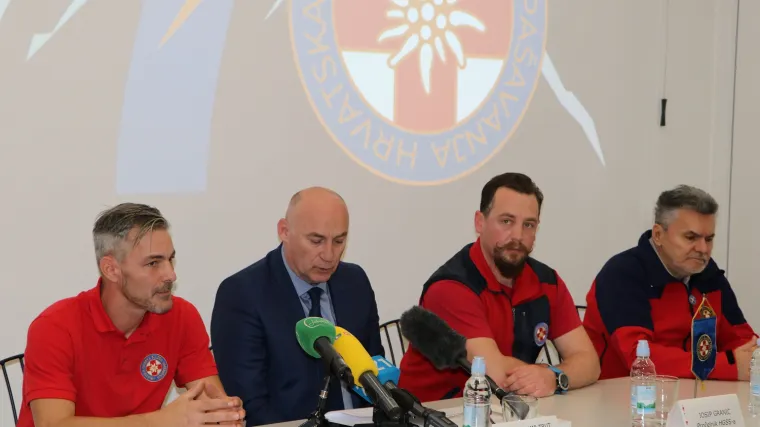 Uskoro stižu spasilački helikopteri i postrojbe civilne za&scaron;tite