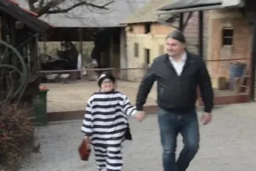 Martin se maskirao u Mladena Kešera, načelnik ga darivao