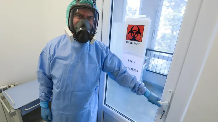 'On je stabilno, međutim čujem da njegova djevojka također pokazuje znakove bolesti...'