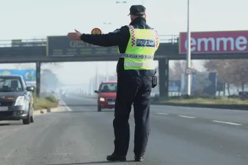 Prevrnuo se, a palete s papirom se razletjele po autocesti