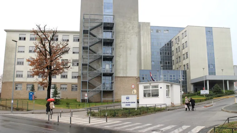 'nisu mi rekli da je pokojnica pala na pod'