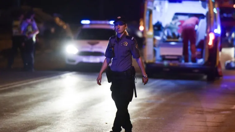 Pijani vozač prevozio automobile i skrivio nesreću; Vozila mu poispadala po autoputu