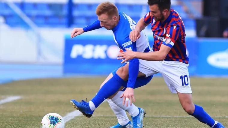 Cakta&scaron; sjajnim udarcem zatresao vratnicu, Tudor tražio penal krajem prvog dijela