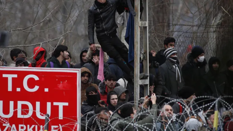 vojnika ispaljivalo suzavac na stotine migranata, ipak su uspjeli ući: 'Jesmo u Grčkoj?'