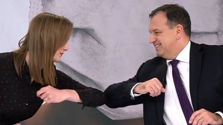 Ministar u Direktu pokazao novi pozdrav: 'Ne rukujte se, ne ljubite se i udaljite se od drugih barem metar'