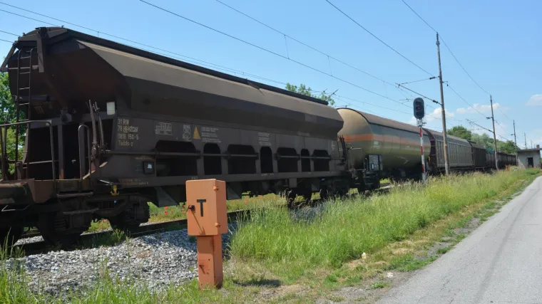 Skriveni u vagonima punima gline: U teretnom vlaku iz Srbije otkrili 30 migranata, spasili ih u zadnji tren