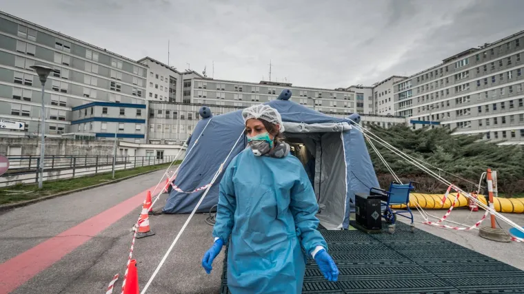 Premijer dekretom zabranjuje ljubljenje i rukovanje