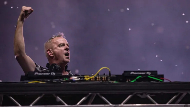 Imao nastup na Kineskom zidu i u britanskom parlamentu, a njegovi nastupi pomiču granice